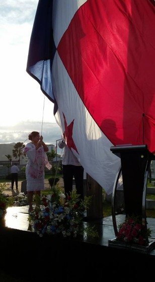 Raising the flag in Colon. Photo by the Alcaldia de Colon.